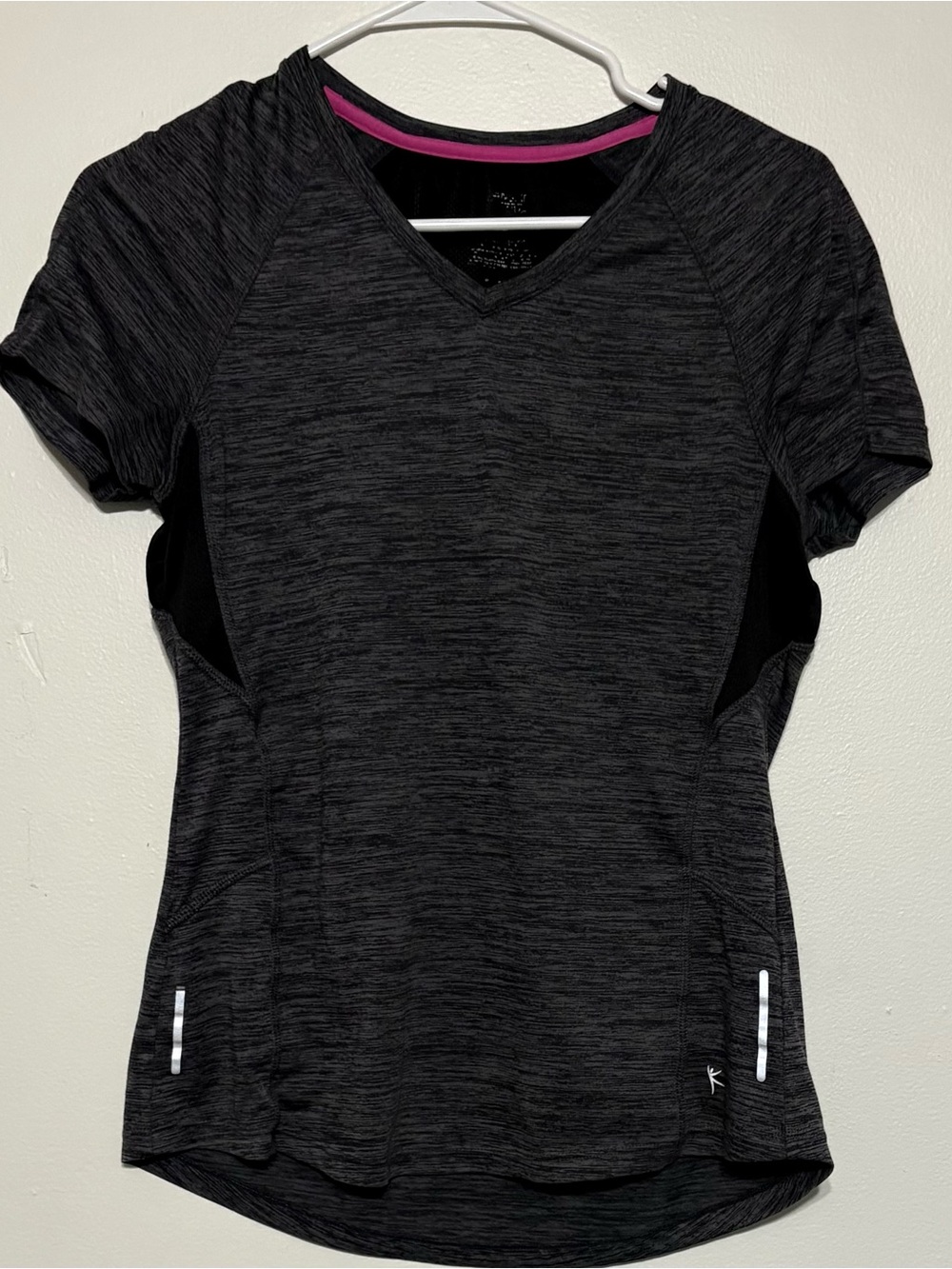 Women’s Black Heather Performance V-Neck Top - Unknown Brand